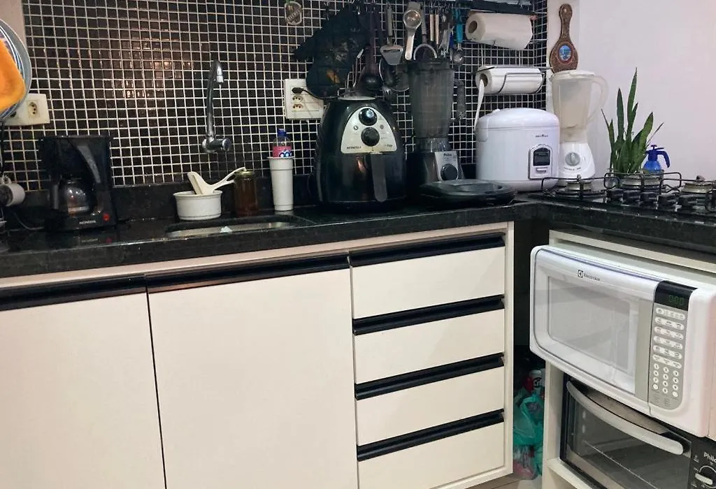 Em Copacabana apartamento mobiliado no posto 6-1