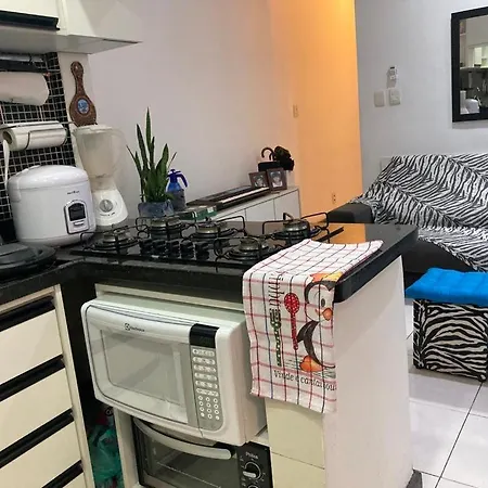 Em Copacabana apartamento mobiliado no posto 6-3